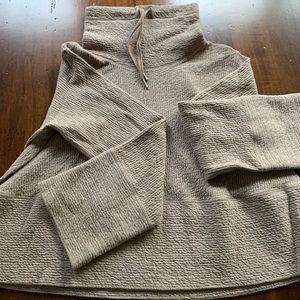 Lululemon Crowl Neck Sweater size XS